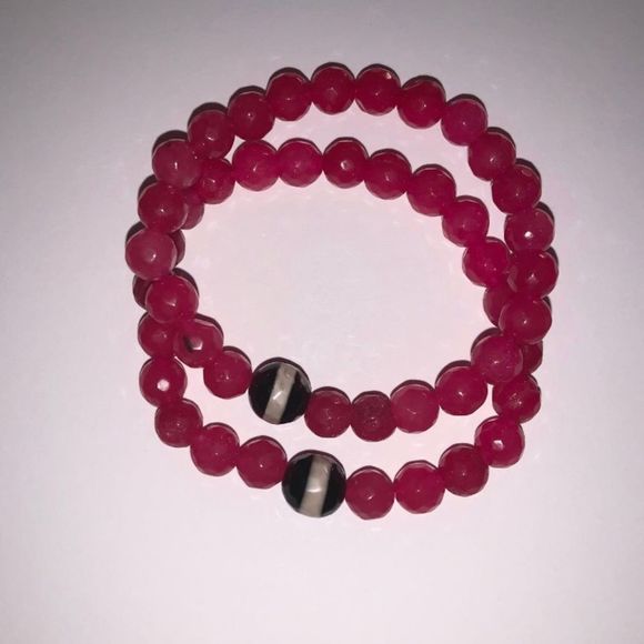 Pair of bright pink agate bead stretch bracelets with dzi bead accent - Picture 2 of 2